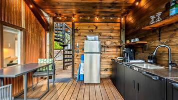 Coffee/tea maker, fridge, microwave, cookware/dishes/utensils