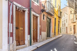 Apartment - Downtown Modern Apartments With Balcony by Homing (Lisbon)