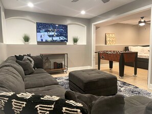 TV, foosball