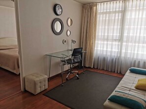 1 slaapkamer, een strijkplank/strijkijzer, gratis wifi, beddengoed