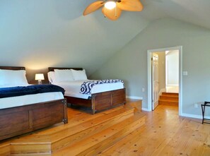 5 bedrooms, iron/ironing board, WiFi, bed sheets