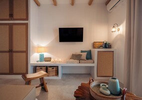 Turquoise | Zona de estar | Una televisión de pantalla plana