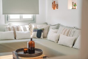 Aqua | Living area | Flat-screen TV - Turquoise  (Sifnos)