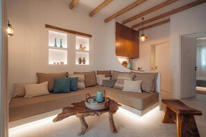 Turquoise | Living area | Flat-screen TV