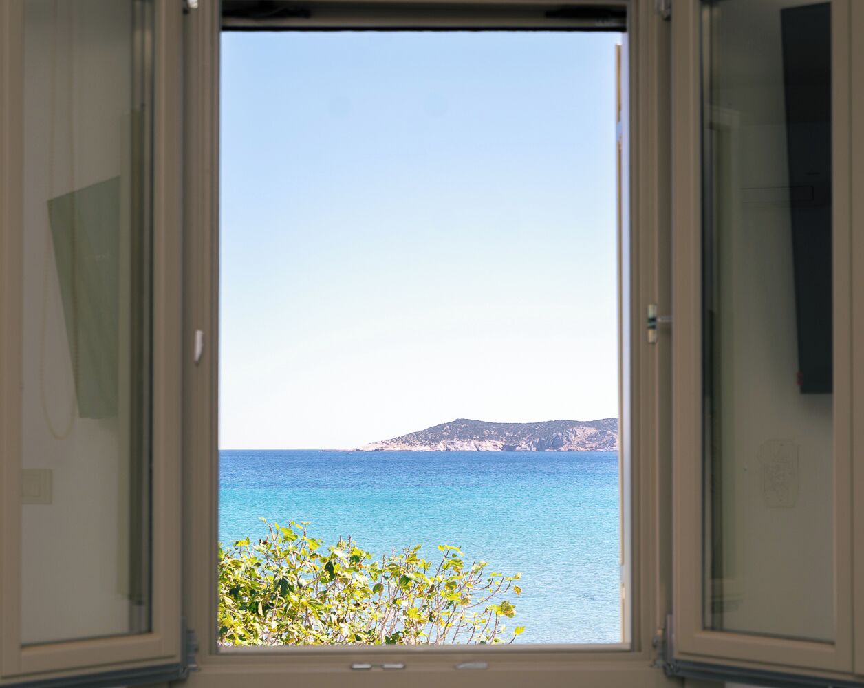 Opal | In-room safe, individually decorated, individually furnished