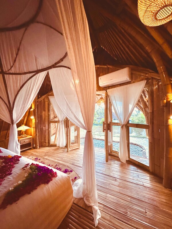 Hypo-allergenic bedding, down comforters, minibar, in-room safe