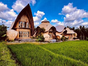 Nászutas villa, 1 king (extra méretű) franciaágy, konyharész, kilátással a kertre | Hipoallergén ágynemű, pehelypaplan, minibár és széf a szobában