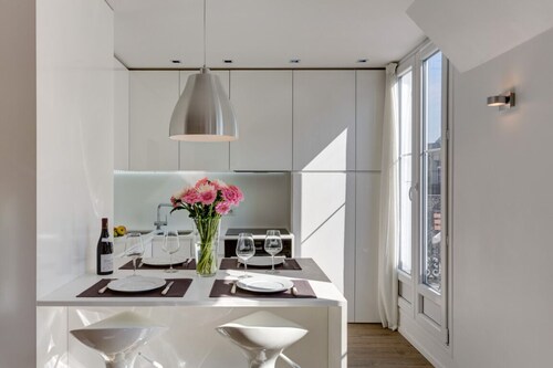 CHAMPS ELYSEES APARTMENT