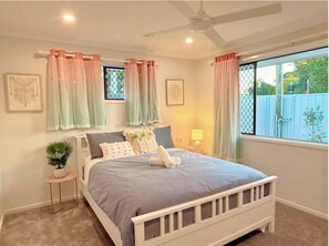 4 habitaciones, tabla de planchar con plancha, wifi y ropa de cama 