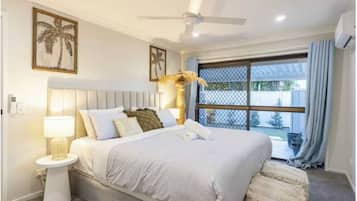 4 bedrooms, iron/ironing board, WiFi, bed sheets