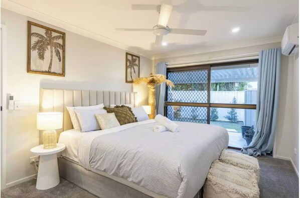 4 bedrooms, iron/ironing board, WiFi, bed sheets - A Sunday Kind of Stay - Home Near Manly + Shops (Capalaba)