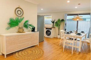 Dining - A Sunday Kind of Stay - Home Near Manly + Shops (Capalaba)