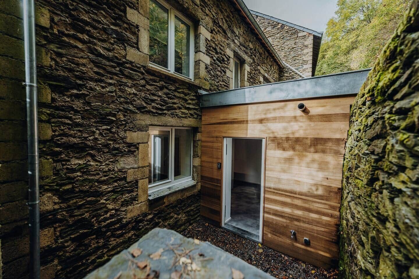 المنشأة من الخارج