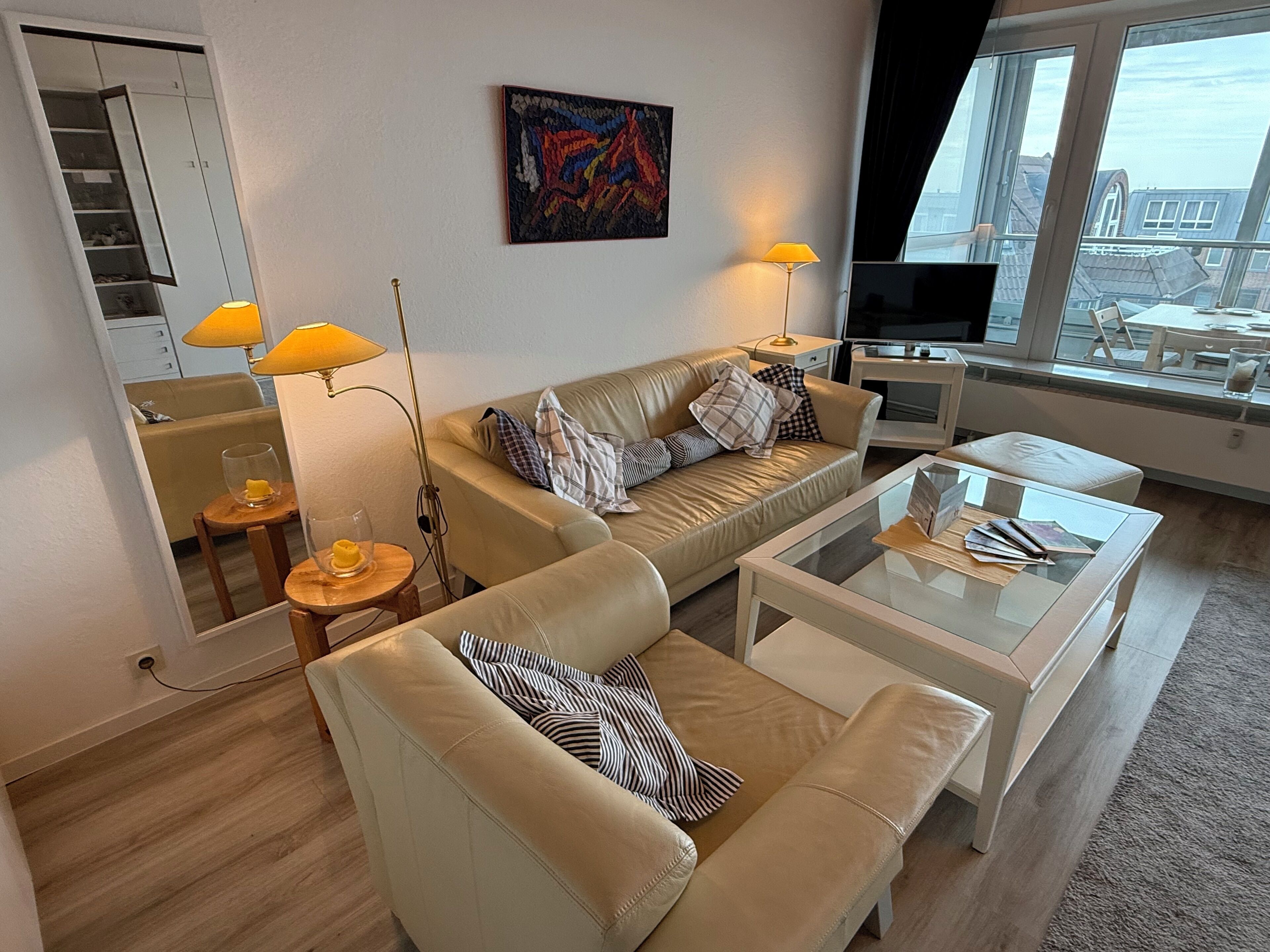 TV, livros, aparelho de som