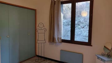 Apartemen, balkon, pemandangan gunung | Didekorasi berbeda-beda dan dilengkapi dengan perabotan berbeda-beda