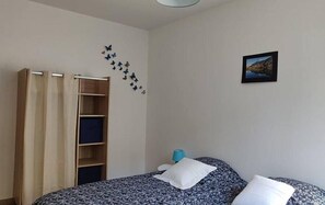 Appartamento familiare, vista montagna | Con stile personalizzato, con arredamento individuale, una scrivania