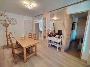 Appartamento, vista montagna | Area soggiorno