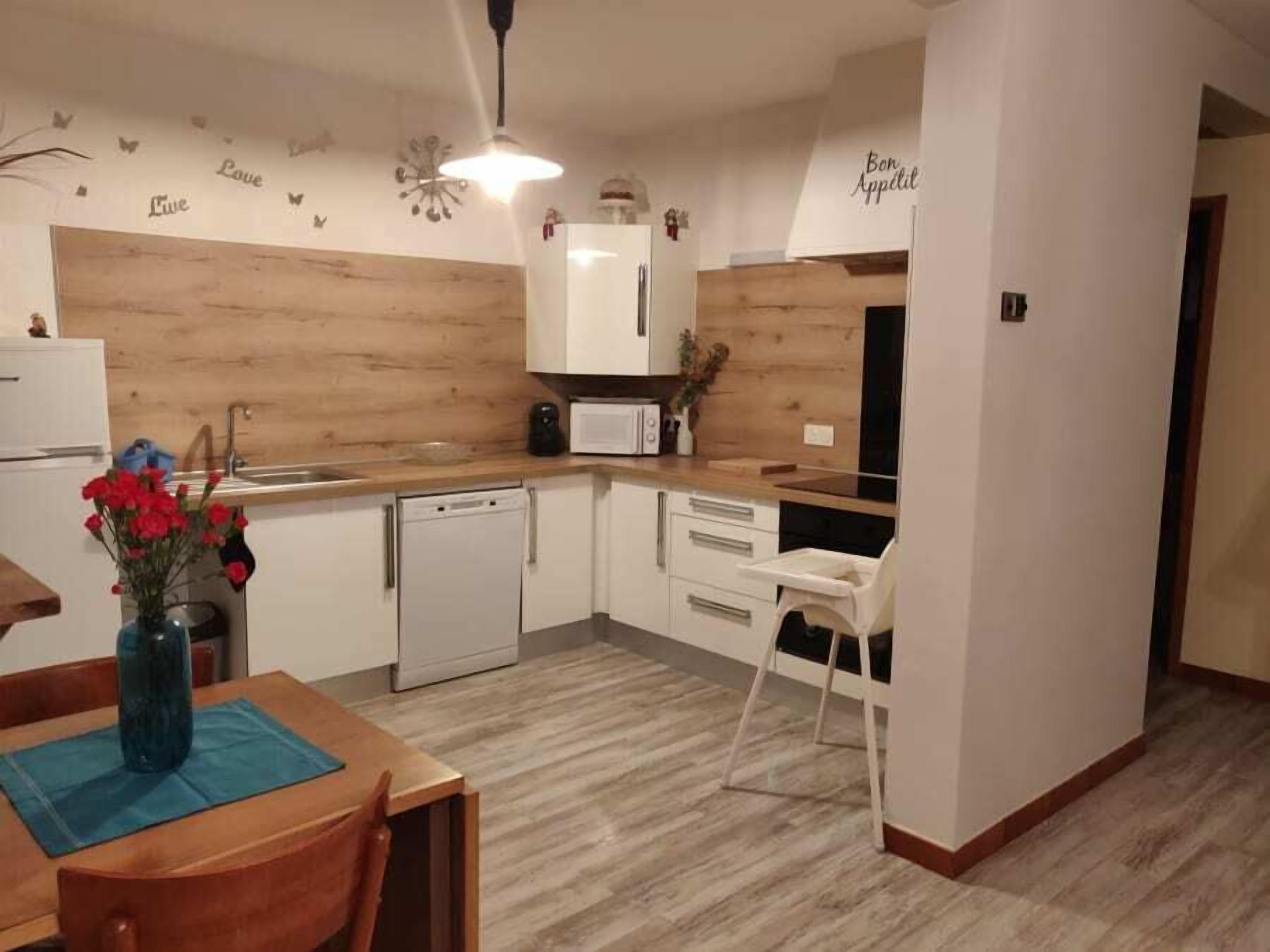 Apartment, Balkon, Bergblick | Eigene Küche | Großer Kühlschrank, Mikrowelle, Ofen, Herdplatte