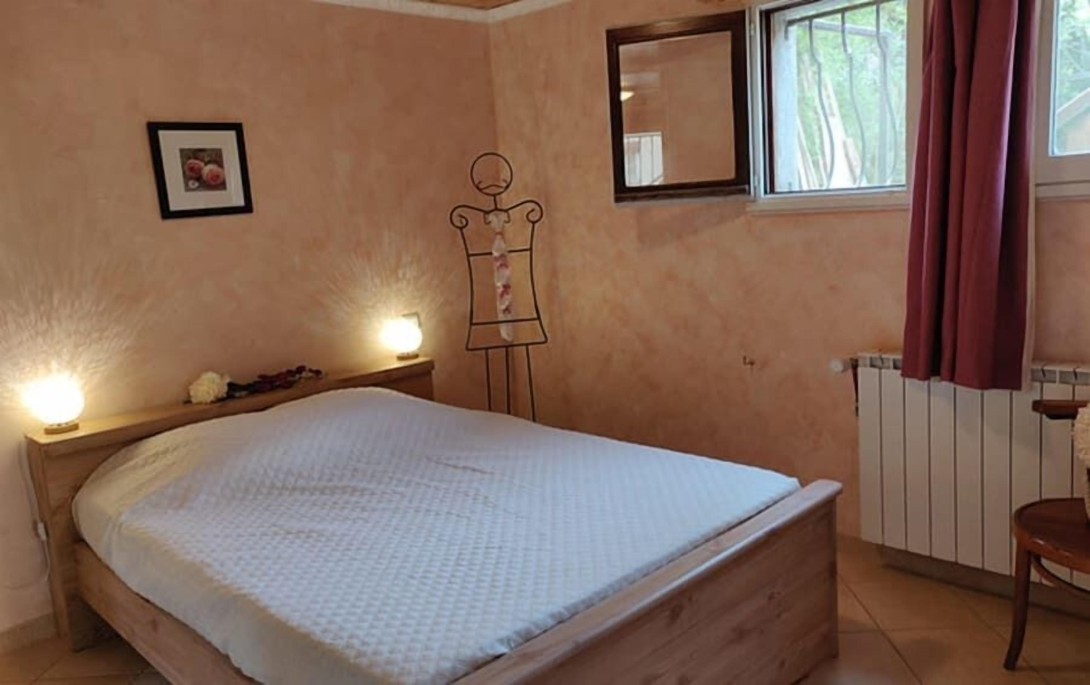 Comfort-Apartment, Bergblick | Individuell dekoriert, individuell eingerichtet, Schreibtisch