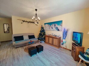 Apartment, Balkon, Bergblick | Wohnbereich