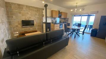 Casa de campo clásica, vista a la montaña | Área de sala de estar