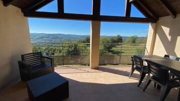 Casa de campo clásica, vista a la montaña | Balcón