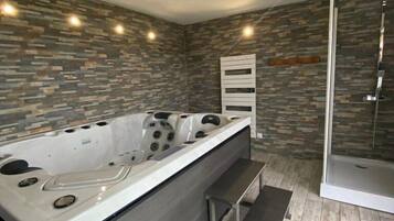 Bain à remous intérieur