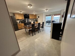 Familie cottage, uitzicht op bergen | Dineerruimte