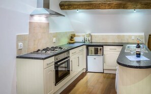 Comfort Apartment, Balcony, Garden View | Private kitchen