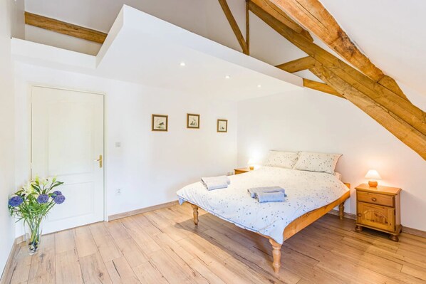 Comfort Apartment, Balcony, Garden View | Iron/ironing board, free WiFi