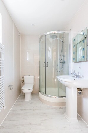 Classic Apartment | Bathroom | Towels - Les Arches de Muschamp (Cussay)