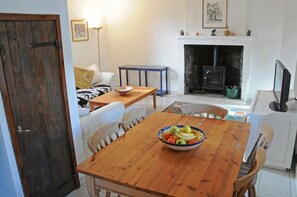 Classic Cottage, Garden View | Dining room - Les Arches de Muschamp (Cussay)