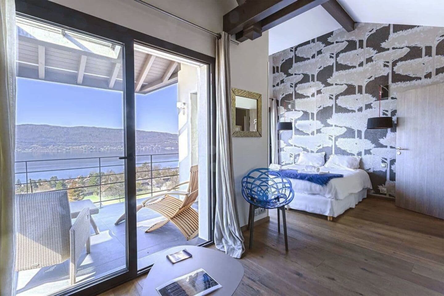 Comfort Room, 1 King Bed, Terrace, Lake View | Premium bedding, minibar, individually decorated, individually furnished