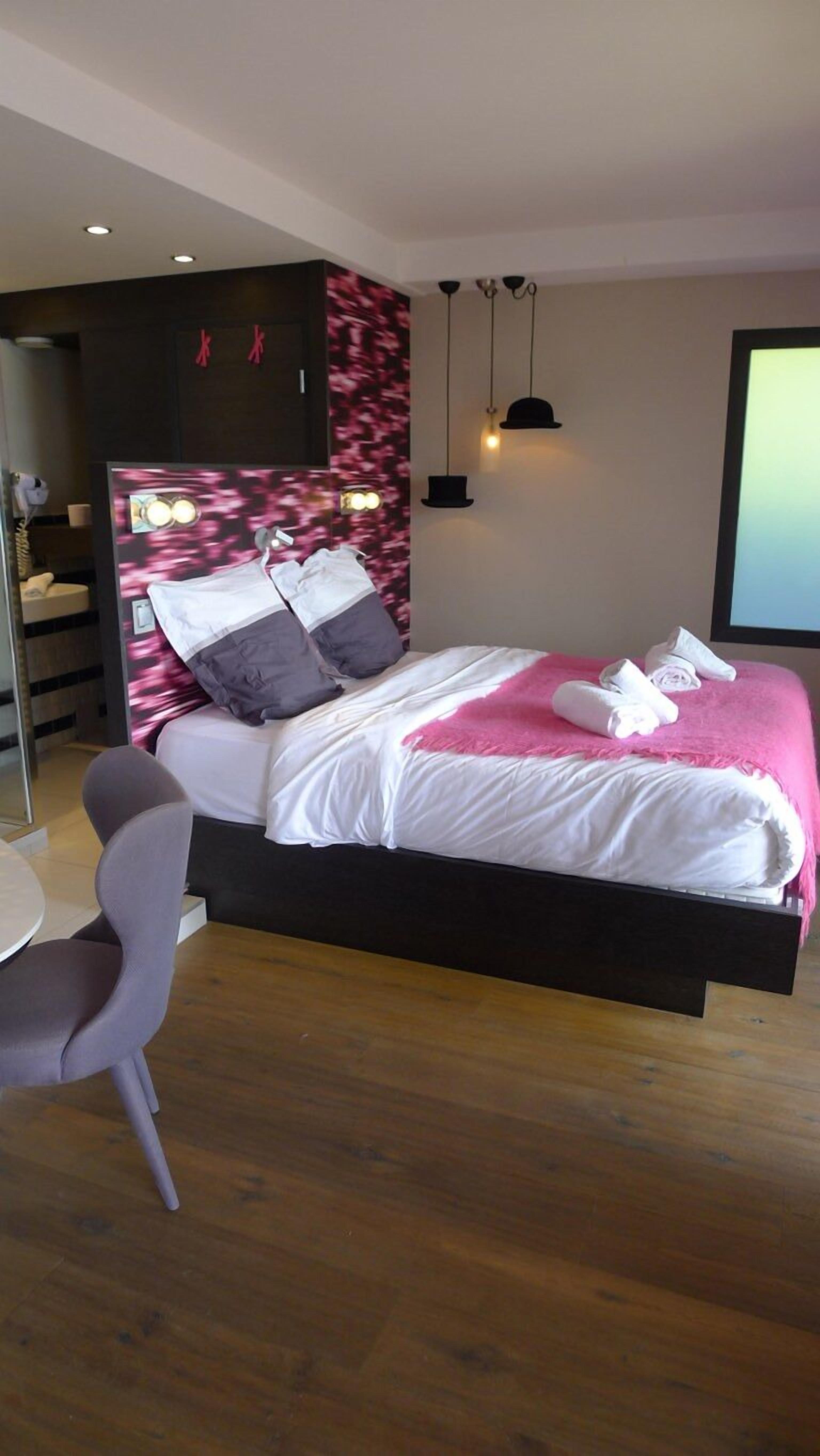 Deluxe Room, 1 Queen Bed, Terrace, Lake View | Premium bedding, minibar, individually decorated, individually furnished