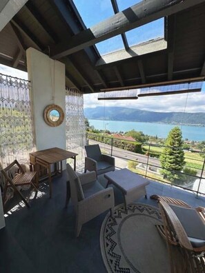 Comfort Room, 1 King Bed, Terrace, Lake View | Balcony - Le Clos Du Lac - location de chambres (Veyrier-du-Lac)