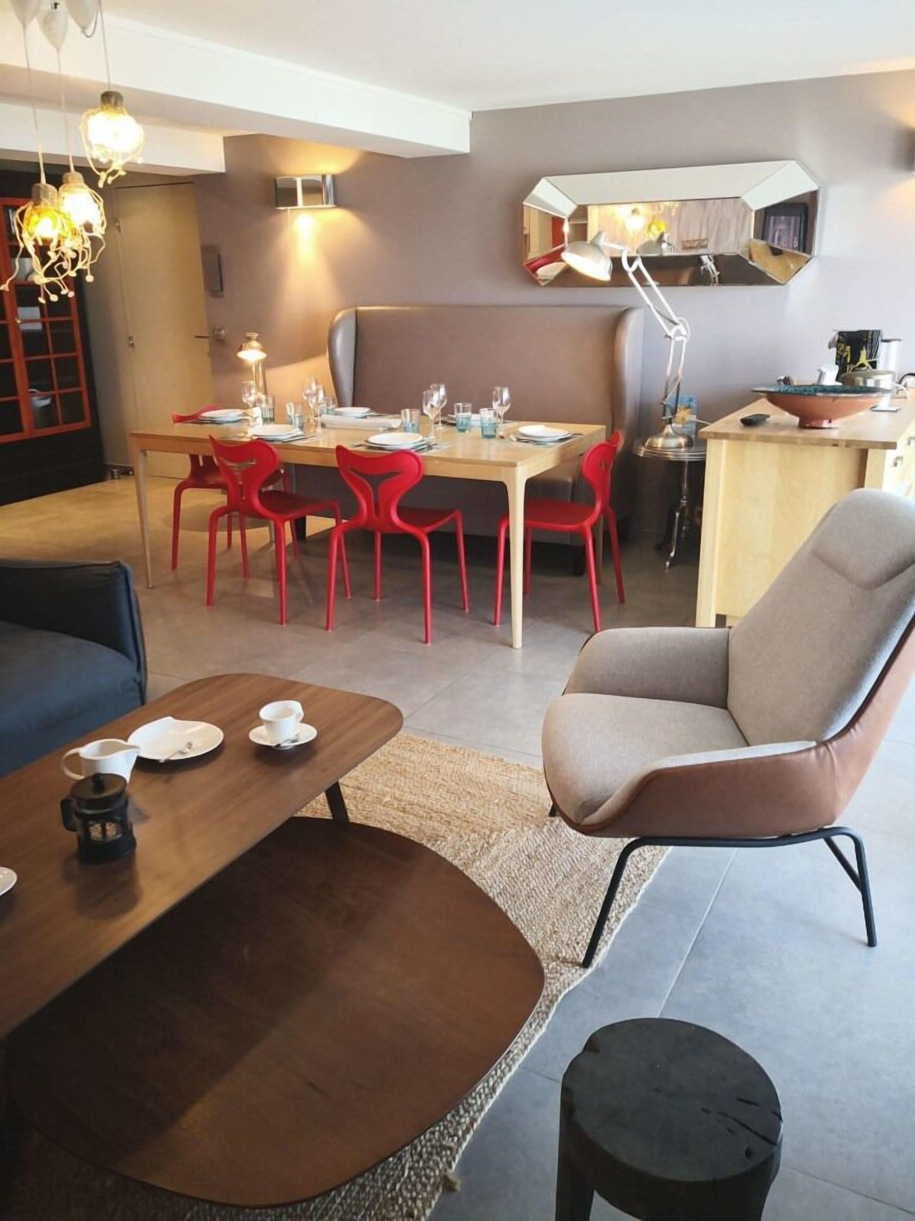 Deluxe huis, 4 slaapkamers, terras, uitzicht op meer | Dineerruimte
