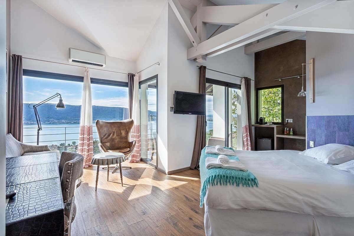 Luxe beddengoed, een minibar, gratis wifi, individueel gedecoreerd