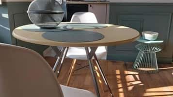 Comfort appartement, uitzicht op de stad | Dineerruimte