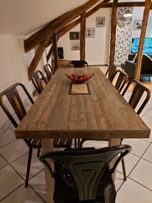 Deluxe Apartment, Mountain View | Dining room