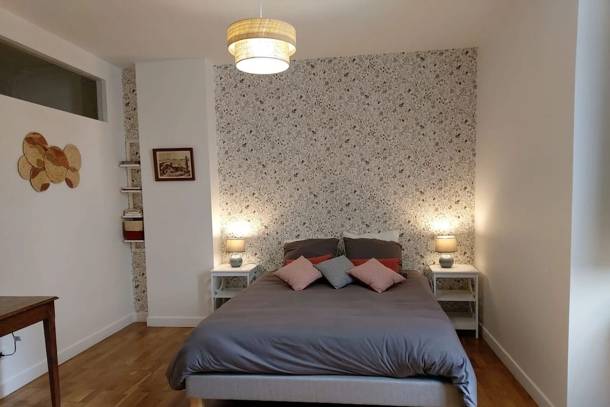 Classic Apartment, City View | Free WiFi