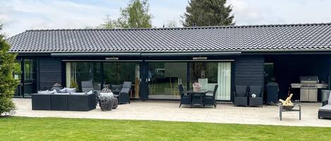 House | Outdoor dining