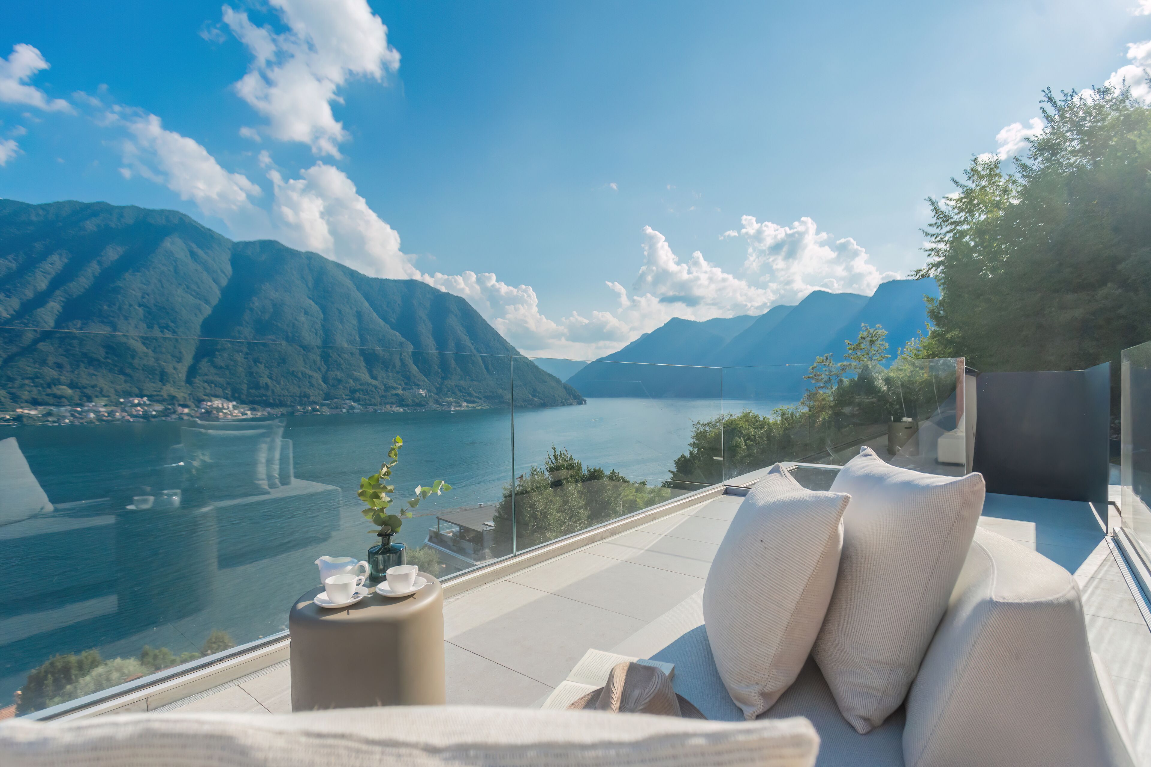 Villa, Lake View | Premium bedding, down comforters, iron/ironing board, cribs/infant beds