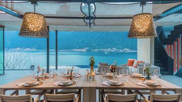 Villa, vistas al lago | Ropa de cama de alta calidad y edredones de plumas