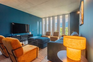 Villa, Lake View | Living area | 30-inch flat-screen TV with digital channels - Villa Aurea (Sala Comacina)