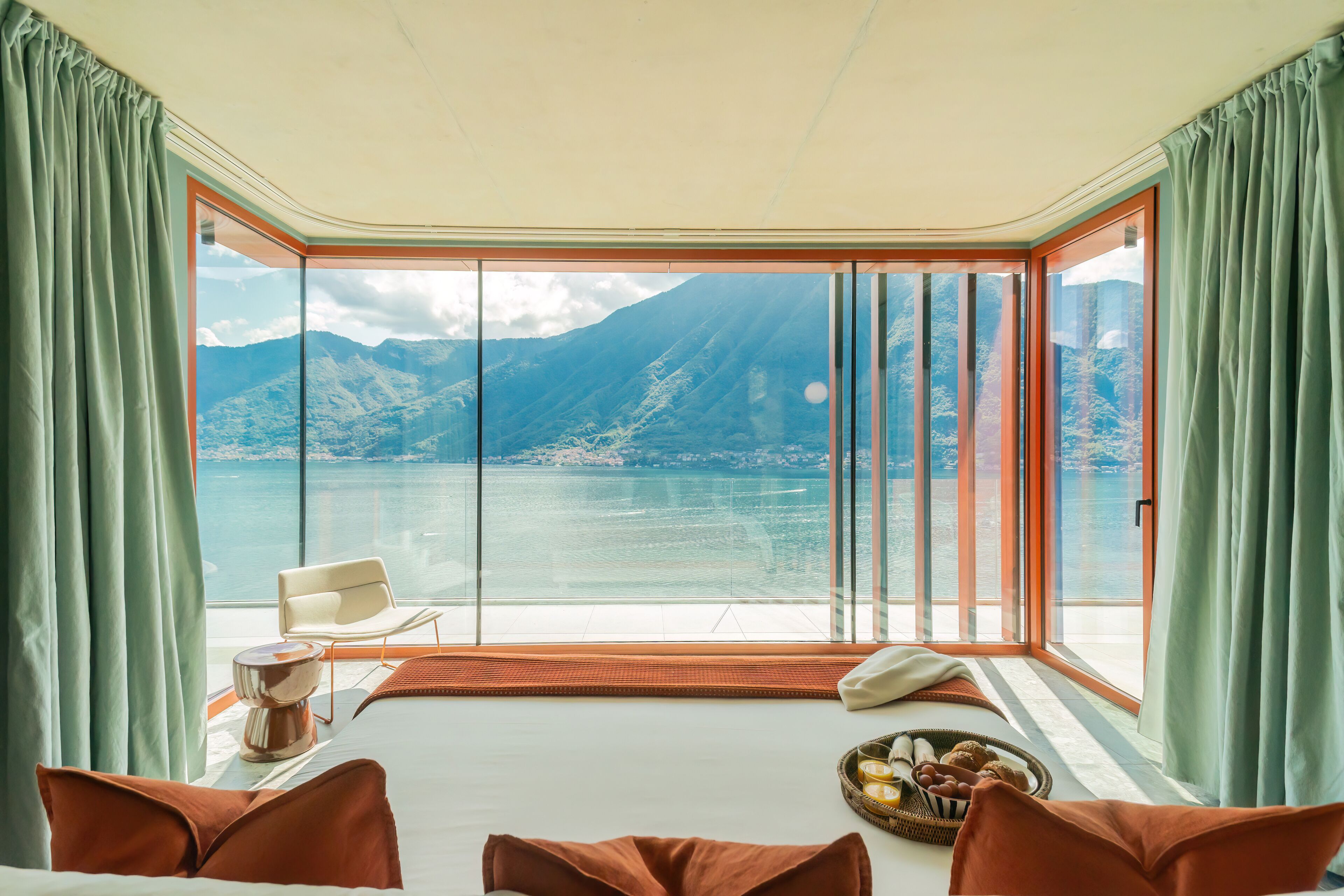 Villa, Lake View | Premium bedding, down comforters, iron/ironing board, cribs/infant beds