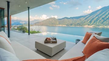 Villa, Lake View | Premium bedding, down comforters, iron/ironing board, cribs/infant beds