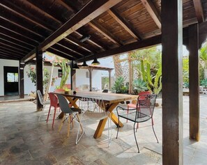 Outdoor dining - Spacious Apartment in Green Oasis | Casa Cocolores (Villaverde)
