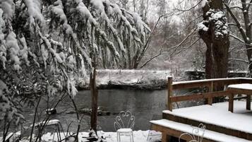 Classic Cottage, Patio, River View | Terrace/patio