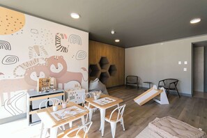 Children’s area - Sleek 2BR 2BA Apartment Nunoa | Modern Space for 5 (Ñuñoa)
