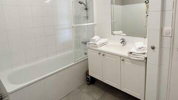 Classic Double or Twin Room | Bilik Mandi | Pengering rambut